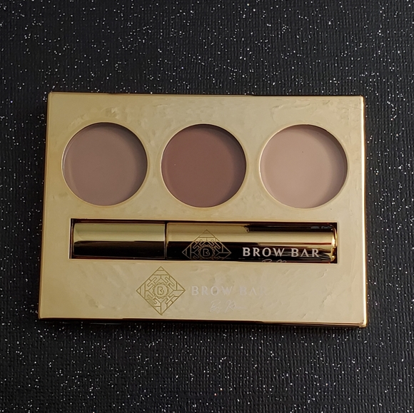❌❌SOLD❌❌Brow Bar - Brow Makeover Kit - Picture 2 of 5